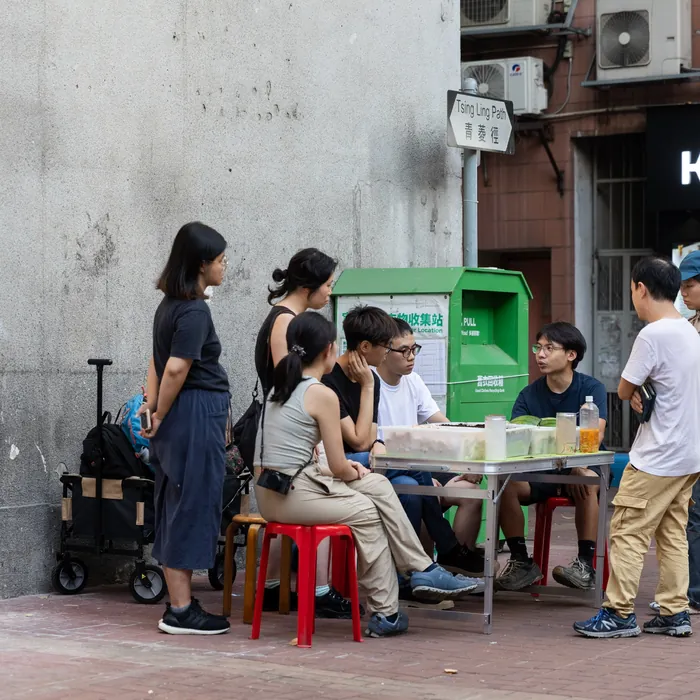 研究員同小店交收廚餘