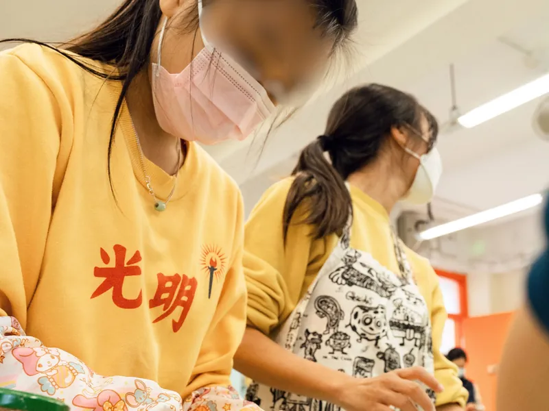 學生用醜食蔬果整 pizza