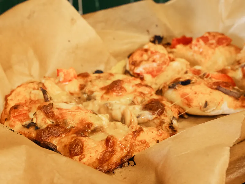 用醜食蔬果整成嘅 pizza